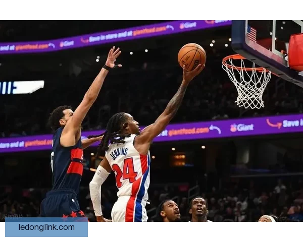 杜伦带伤出战力助活塞锁定东部第一 奥汤称他完全配得上最佳阵容